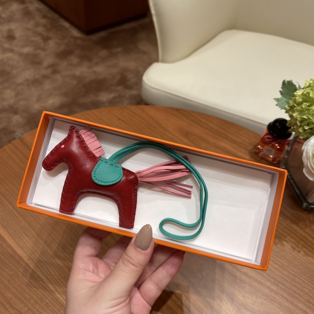HERMES 爱马仕 小马挂件 现货  爱马仕红 龙虾粉 蒂芙尼绿