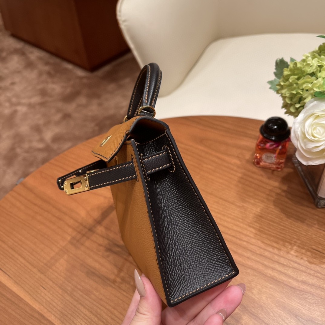 爱马仕 夏季火爆款 精致的百搭小包 mini kelly 二代  Epsom 皮 37 金棕拼89黑色 金扣