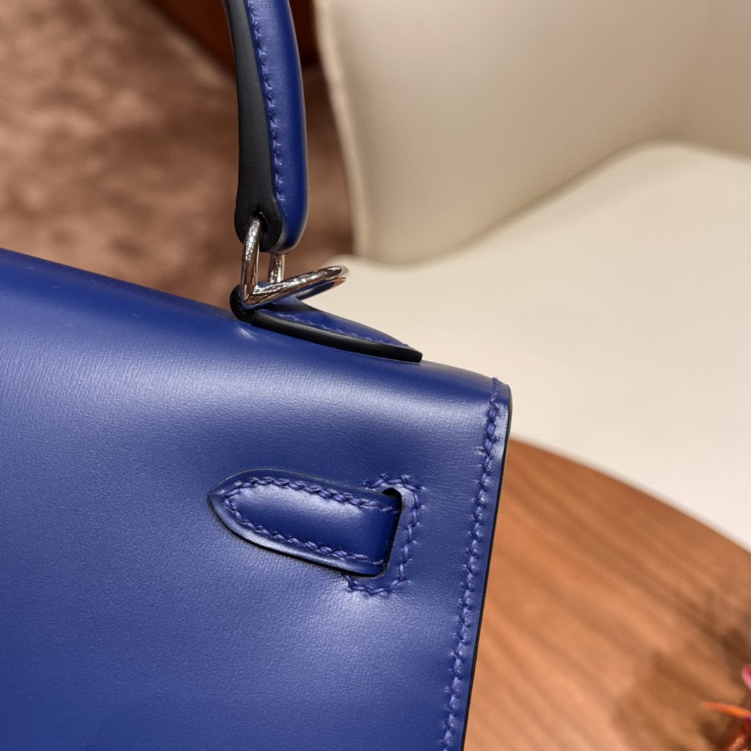 HERMES Kelly 25 box皮 box皮的质感跟光泽度 超赞 复古经典，适合传承 普皮之王实至名归 7T 电光蓝 银扣
