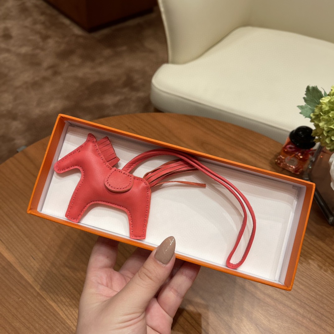 HERMES 爱马仕 小马挂件 现货 龙虾粉