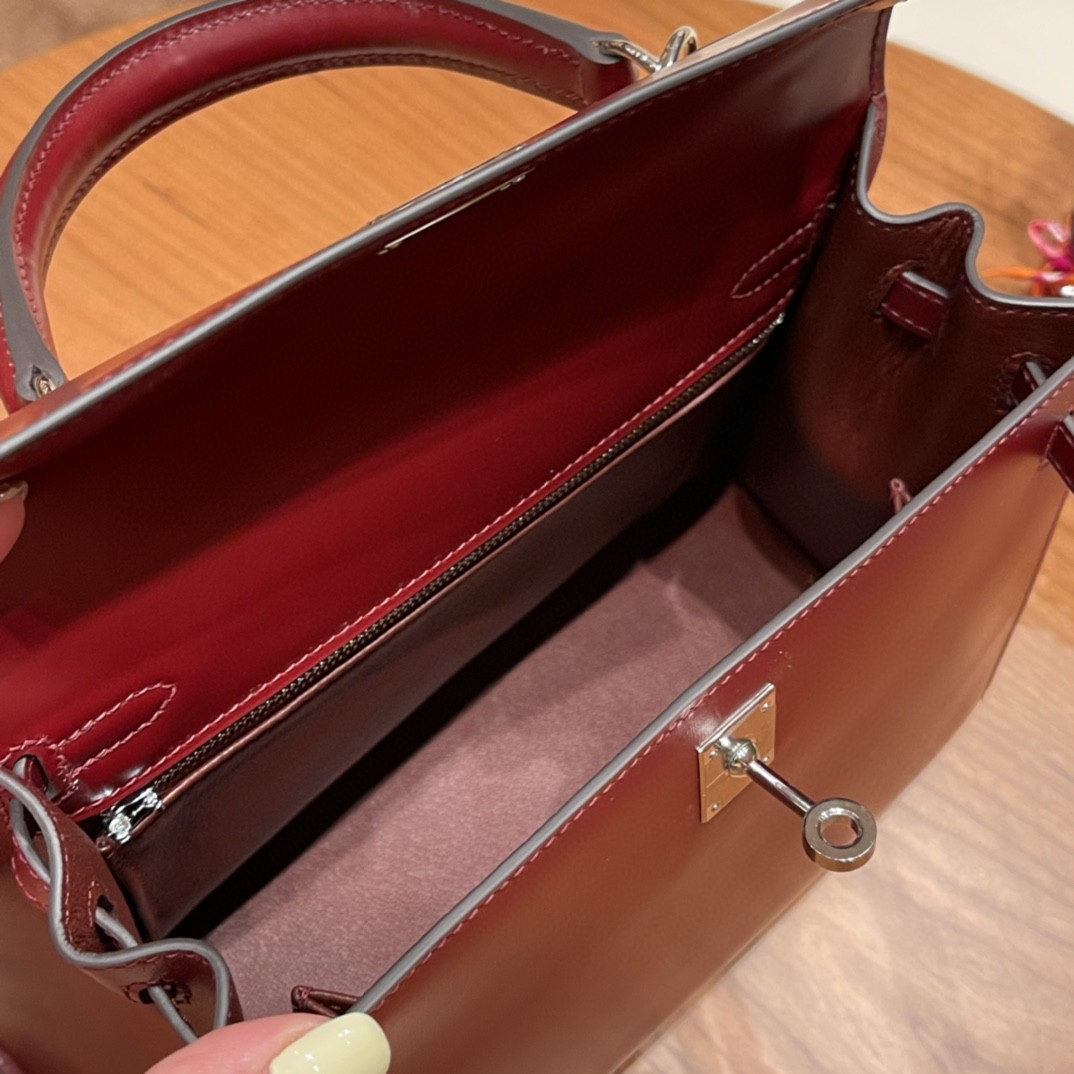 HERMES Kelly 25 box皮 box皮的质感跟光泽度 超赞 复古经典，适合传承 普皮之王实至名归 55 爱马仕红 银扣