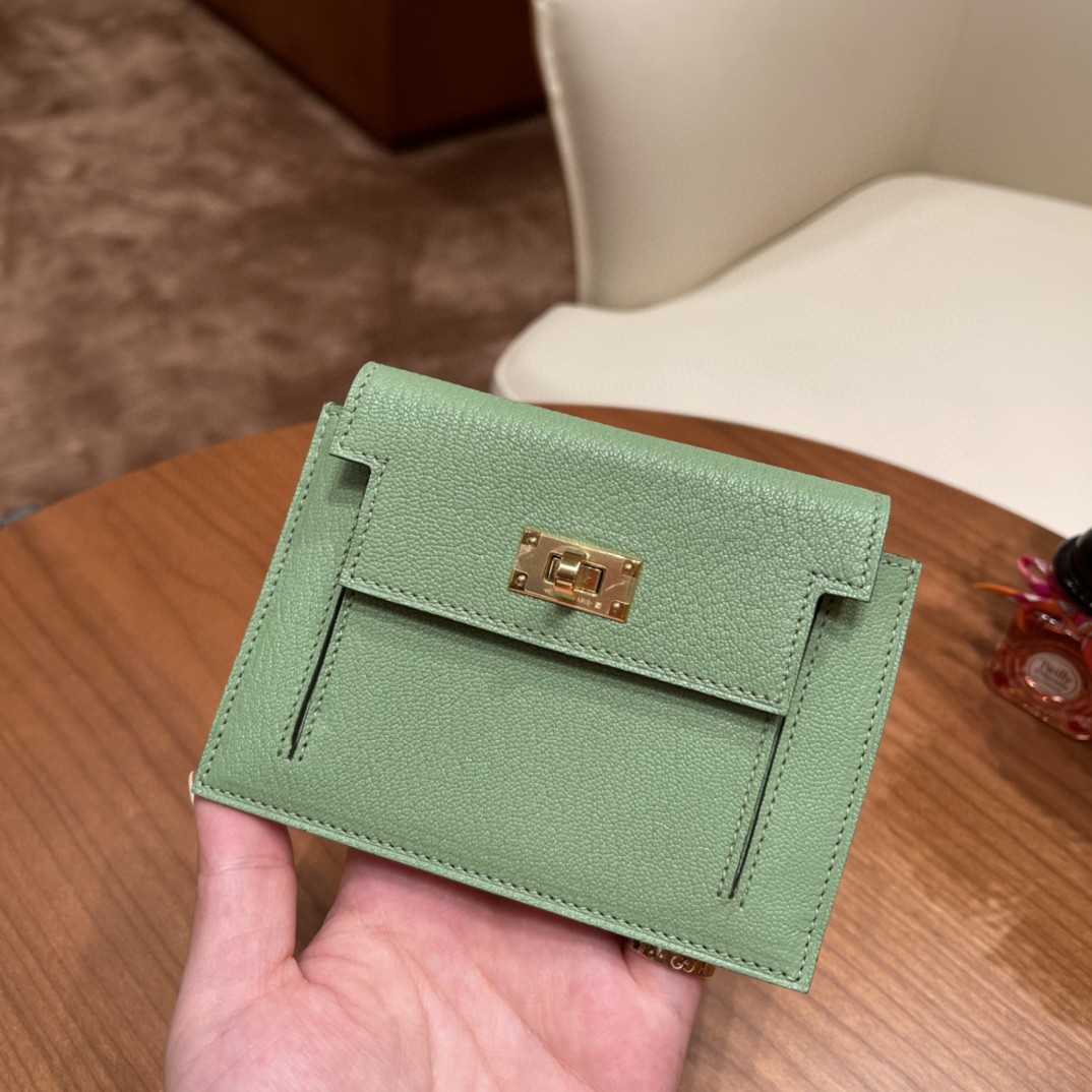 HERMES 爱马仕 Kelly pocket 配上kelly 腰带可以当腰包 山羊皮 3i 牛油果绿 金扣