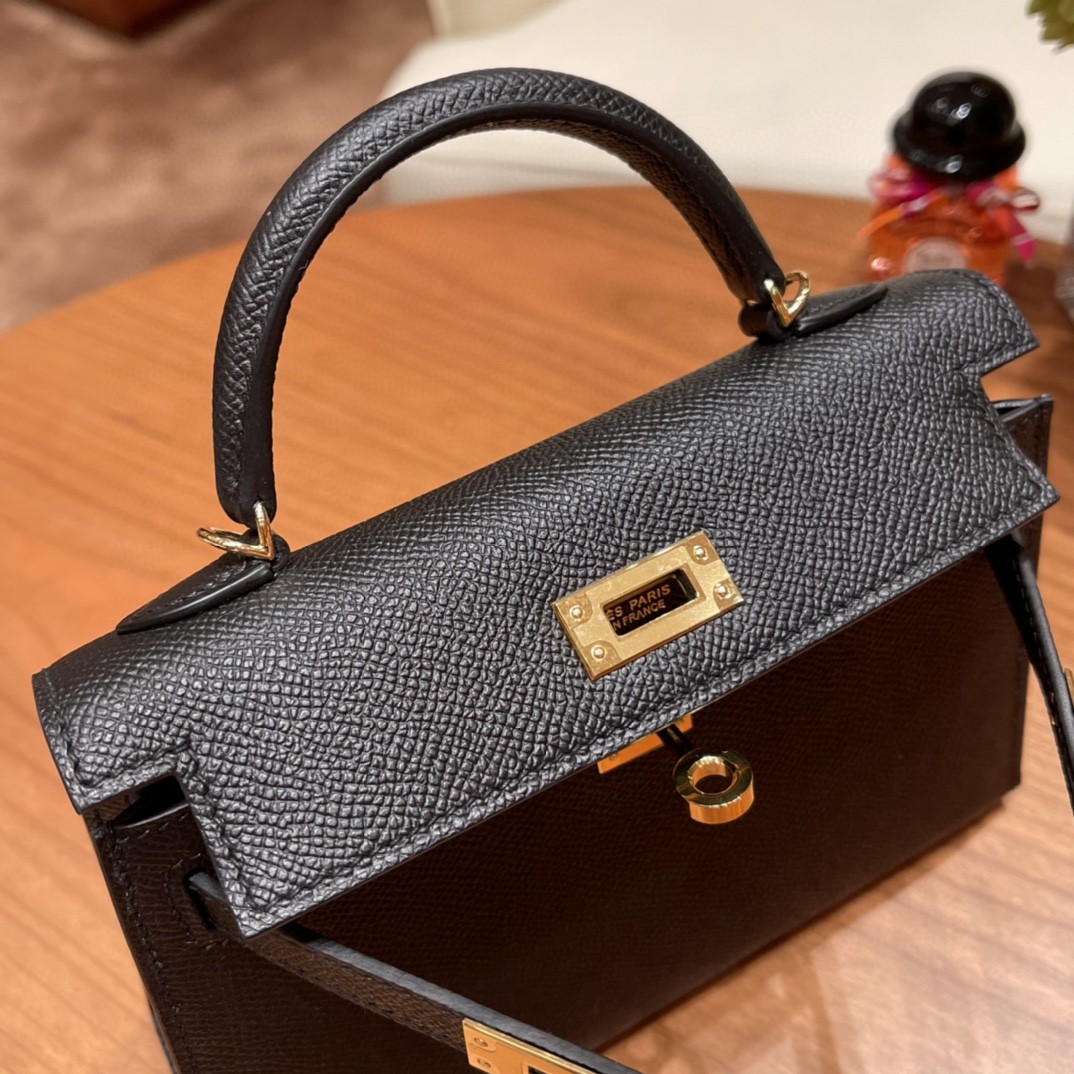 HERMES 夏季火爆款，精致的百搭小包，  mini kelly 二代  Epsom 皮 89 黑色 金扣