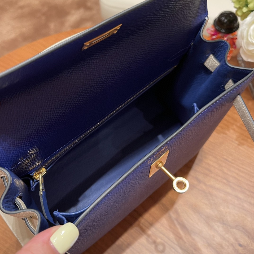 爱马仕 HERMES Kelly 25cm epsom皮 VIP定制 马蹄印 7T 电光蓝拼10奶昔白 拉丝金扣