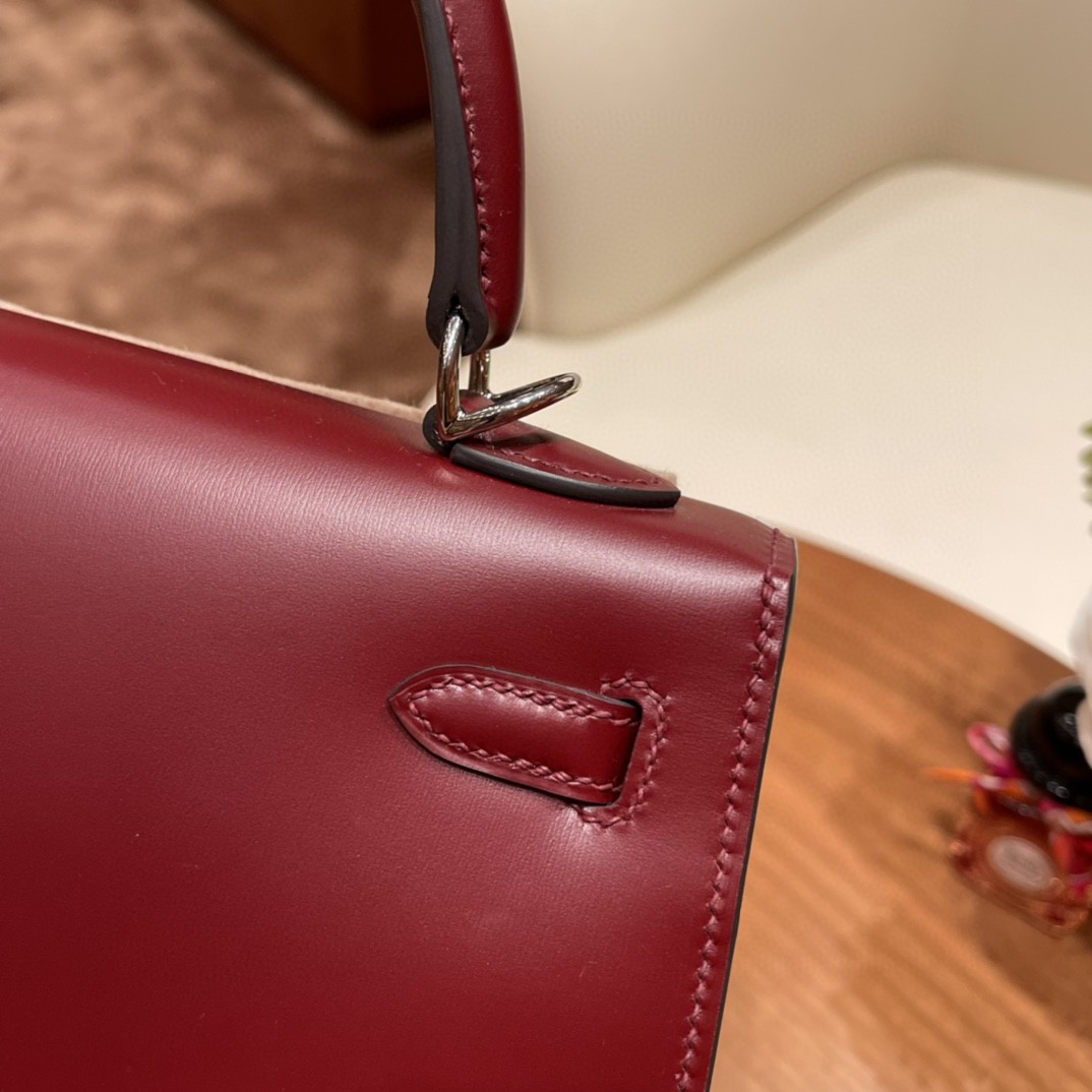 HERMES Kelly 25 box皮 box皮的质感跟光泽度 超赞 复古经典，适合传承 普皮之王实至名归 55 爱马仕红 银扣