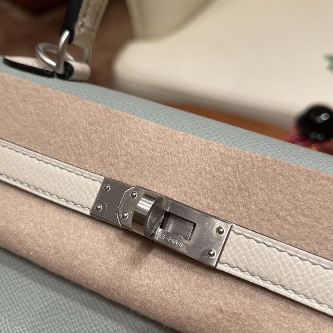 爱马仕 HERMES Kelly 25cm epsom皮 VIP定制 马蹄印 4Z 海鸥灰拼 10奶昔白 拉丝银扣