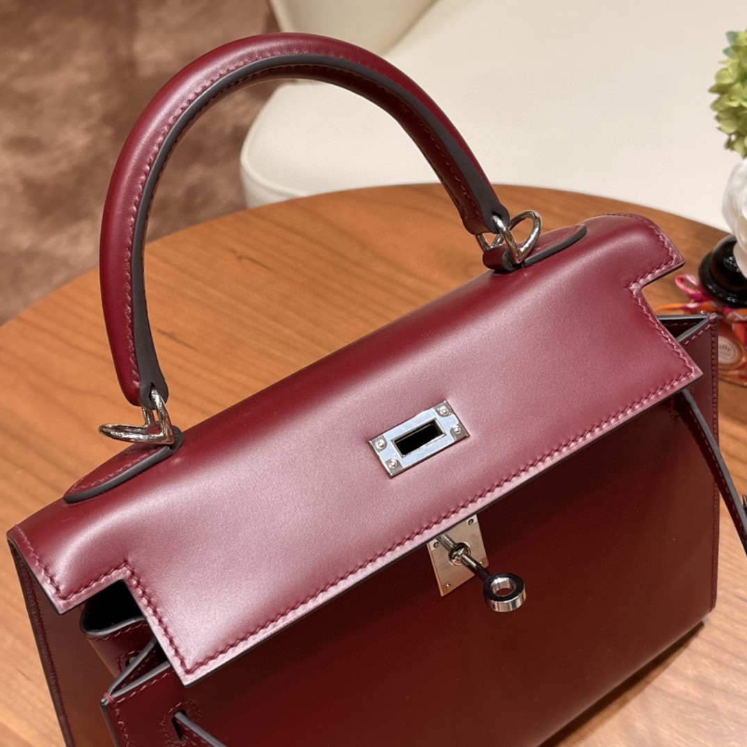 HERMES Kelly 25 box皮 box皮的质感跟光泽度 超赞 复古经典，适合传承 普皮之王实至名归 55 爱马仕红 银扣