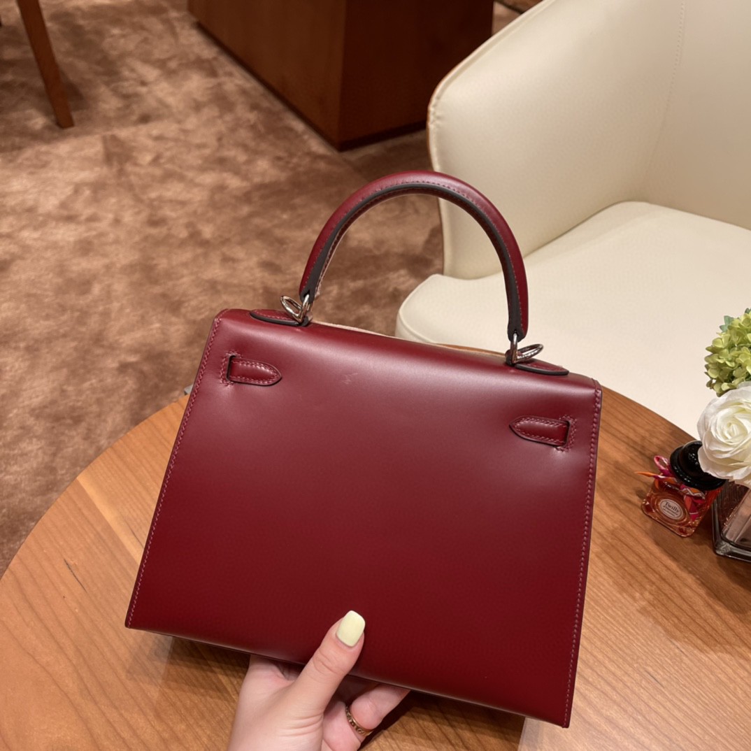 HERMES Kelly 25 box皮 box皮的质感跟光泽度 超赞 复古经典，适合传承 普皮之王实至名归 55 爱马仕红 银扣