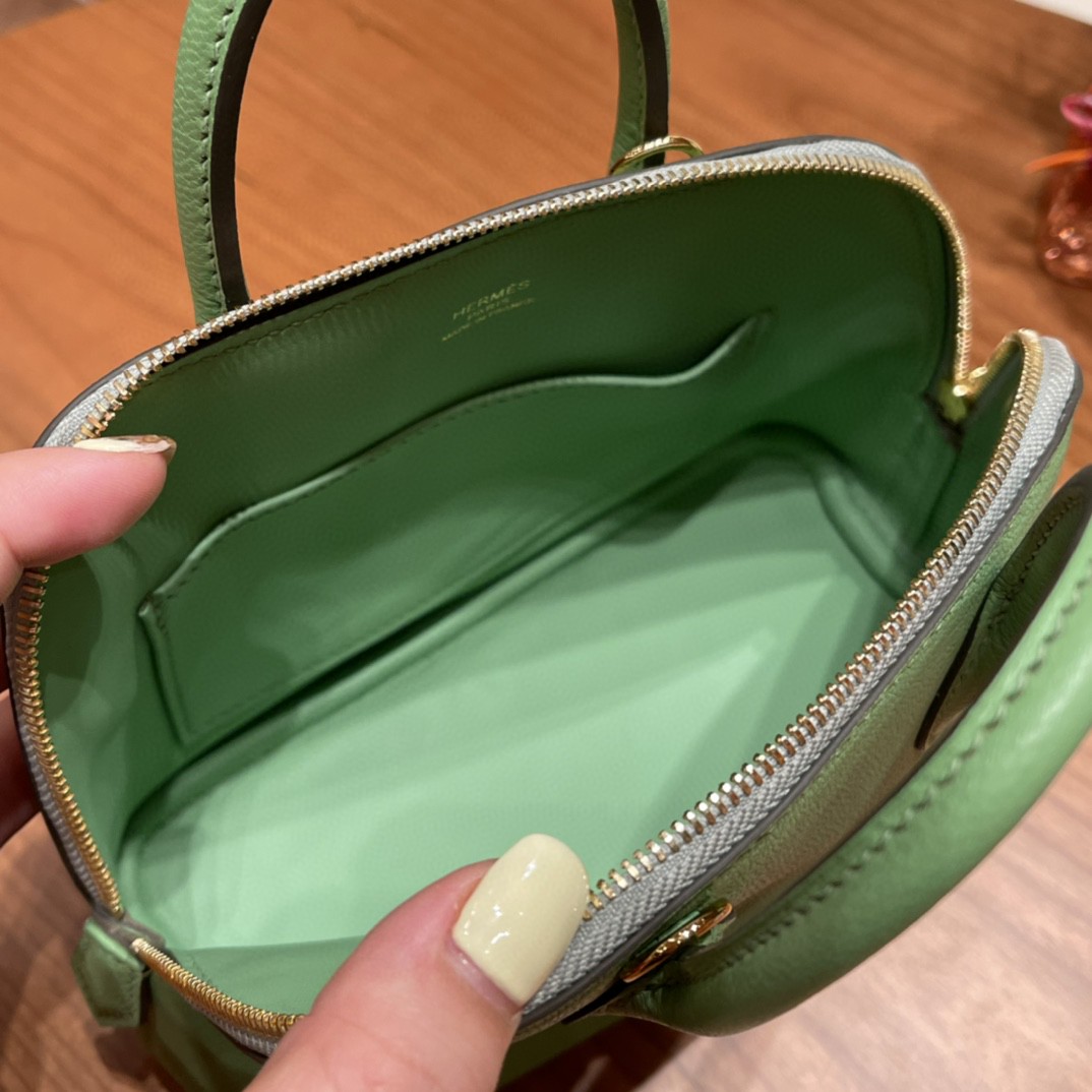 HERMES 爱马仕 Mini Bolide  17cm 山羊皮  很可爱，低调优雅又大方的小包包，容量也很可观，可正式可休闲 3i 牛油果绿 金扣