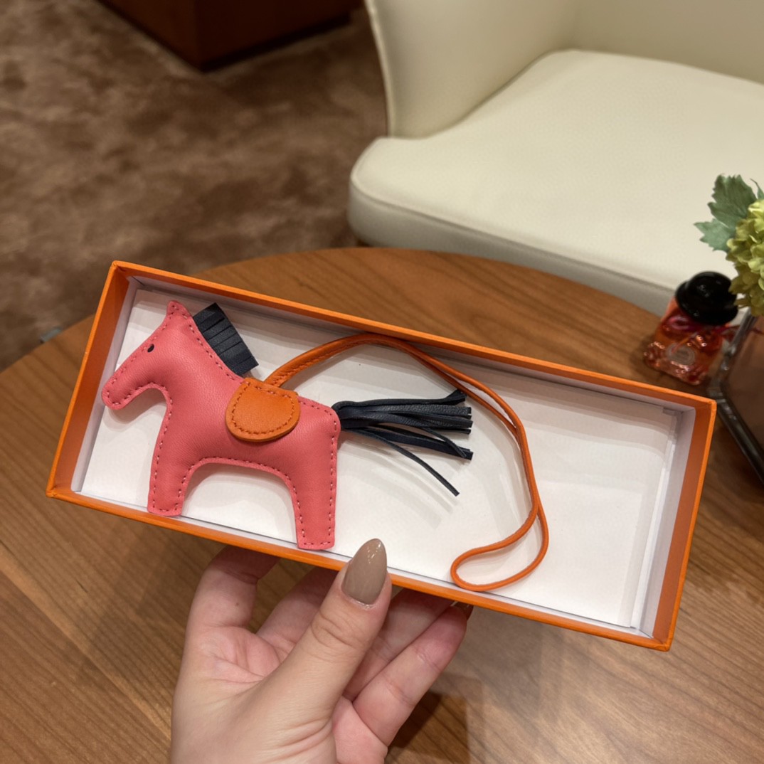 HERMES 爱马仕 小马挂件 现货 龙虾粉 黑色 橙色