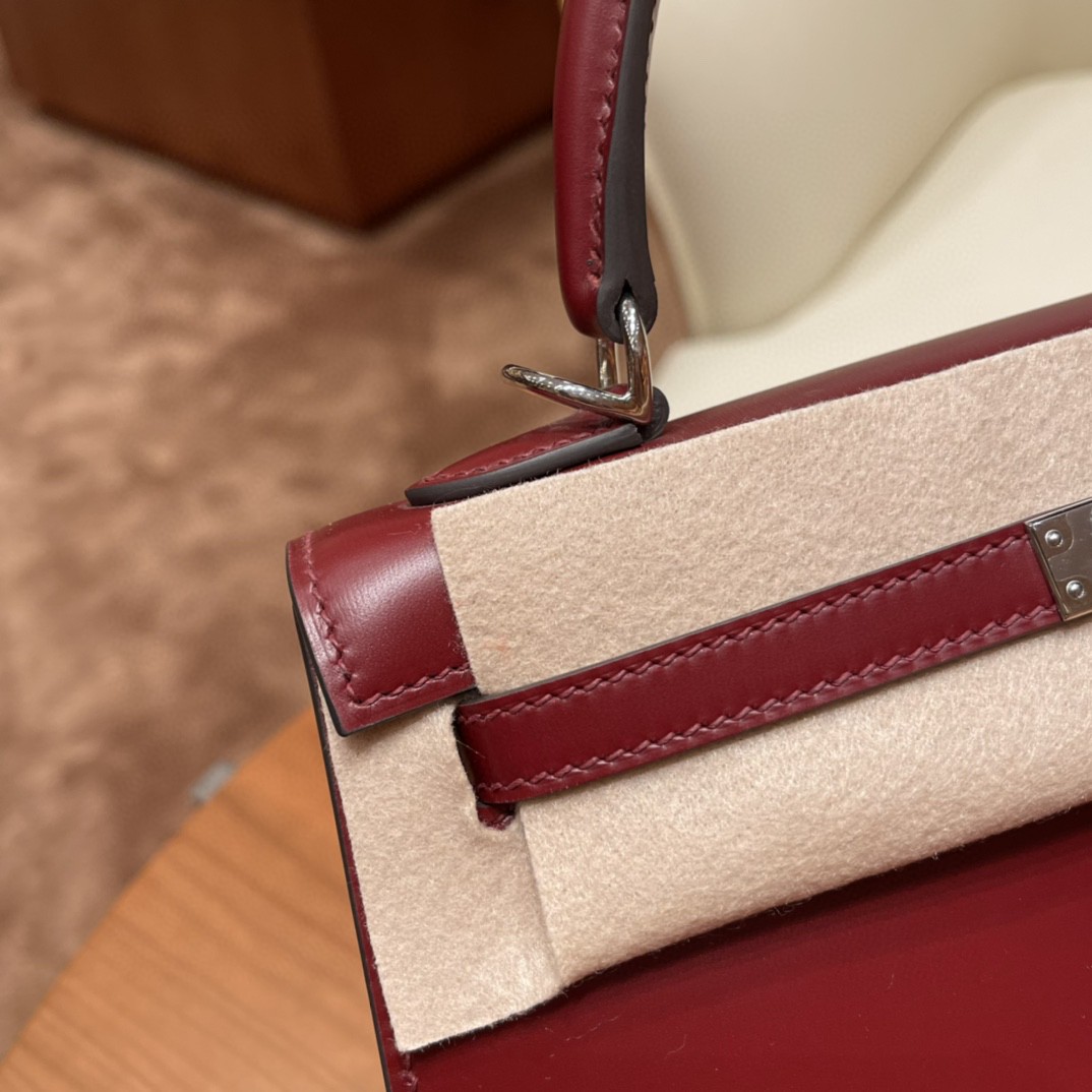 HERMES Kelly 25 box皮 box皮的质感跟光泽度 超赞 复古经典，适合传承 普皮之王实至名归 55 爱马仕红 银扣