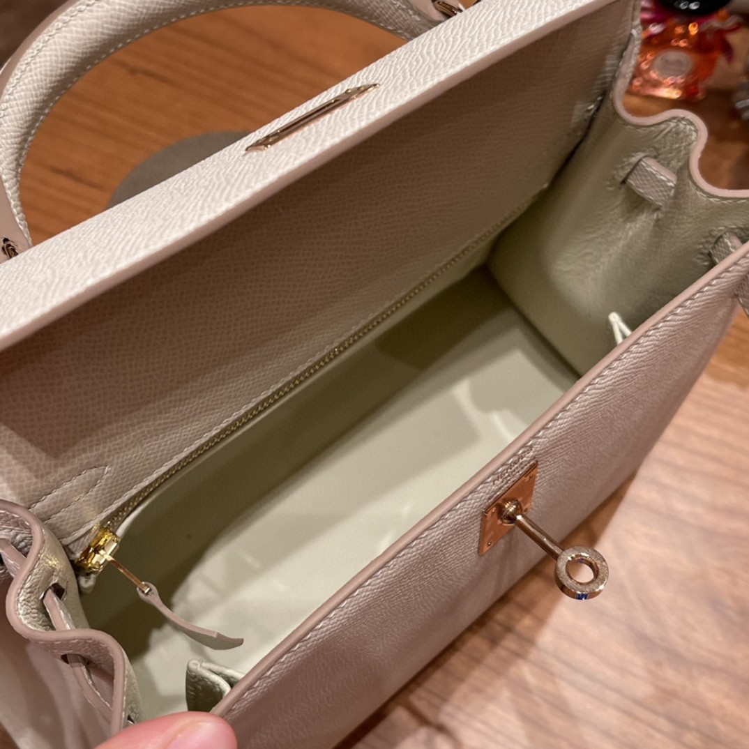 爱马仕 HERMES Kelly 25cm epsom皮 10奶昔白 玫瑰金扣
