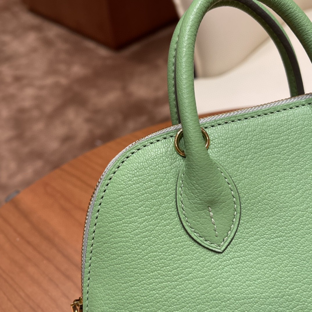 HERMES 爱马仕 Mini Bolide  17cm 山羊皮  很可爱，低调优雅又大方的小包包，容量也很可观，可正式可休闲 3i 牛油果绿 金扣