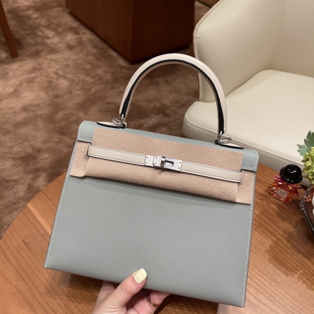 爱马仕 HERMES Kelly 25cm epsom皮 VIP定制 马蹄印 4Z 海鸥灰拼 10奶昔白 拉丝银扣