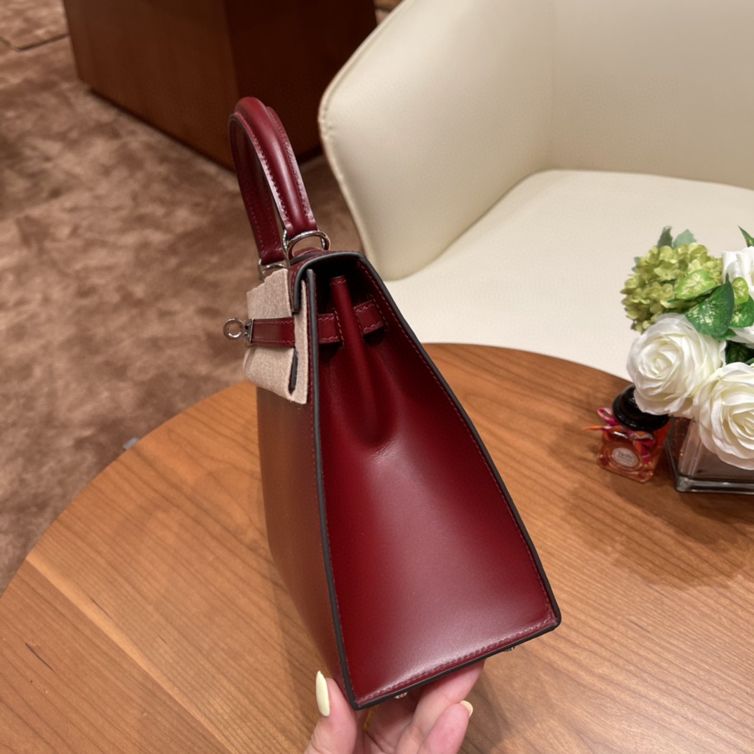 HERMES Kelly 25 box皮 box皮的质感跟光泽度 超赞 复古经典，适合传承 普皮之王实至名归 55 爱马仕红 银扣