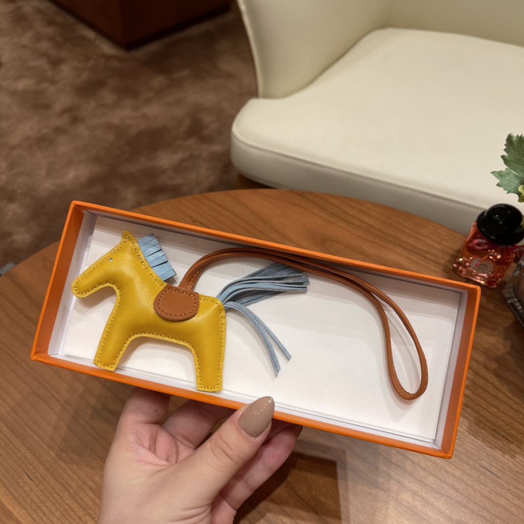 HERMES 爱马仕 小马挂件 现货 琥珀黄 马卡龙 金棕色