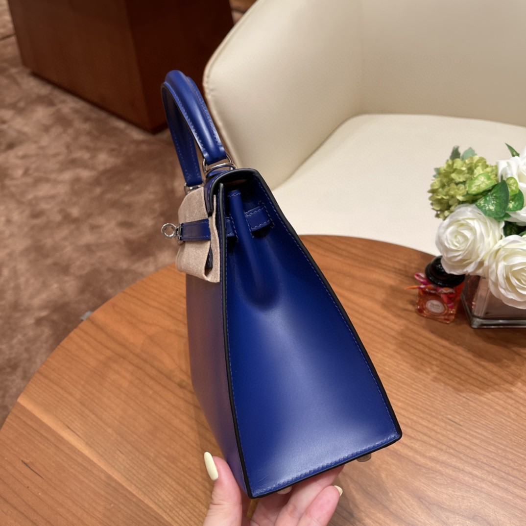 HERMES Kelly 25 box皮 box皮的质感跟光泽度 超赞 复古经典，适合传承 普皮之王实至名归 7T 电光蓝 银扣