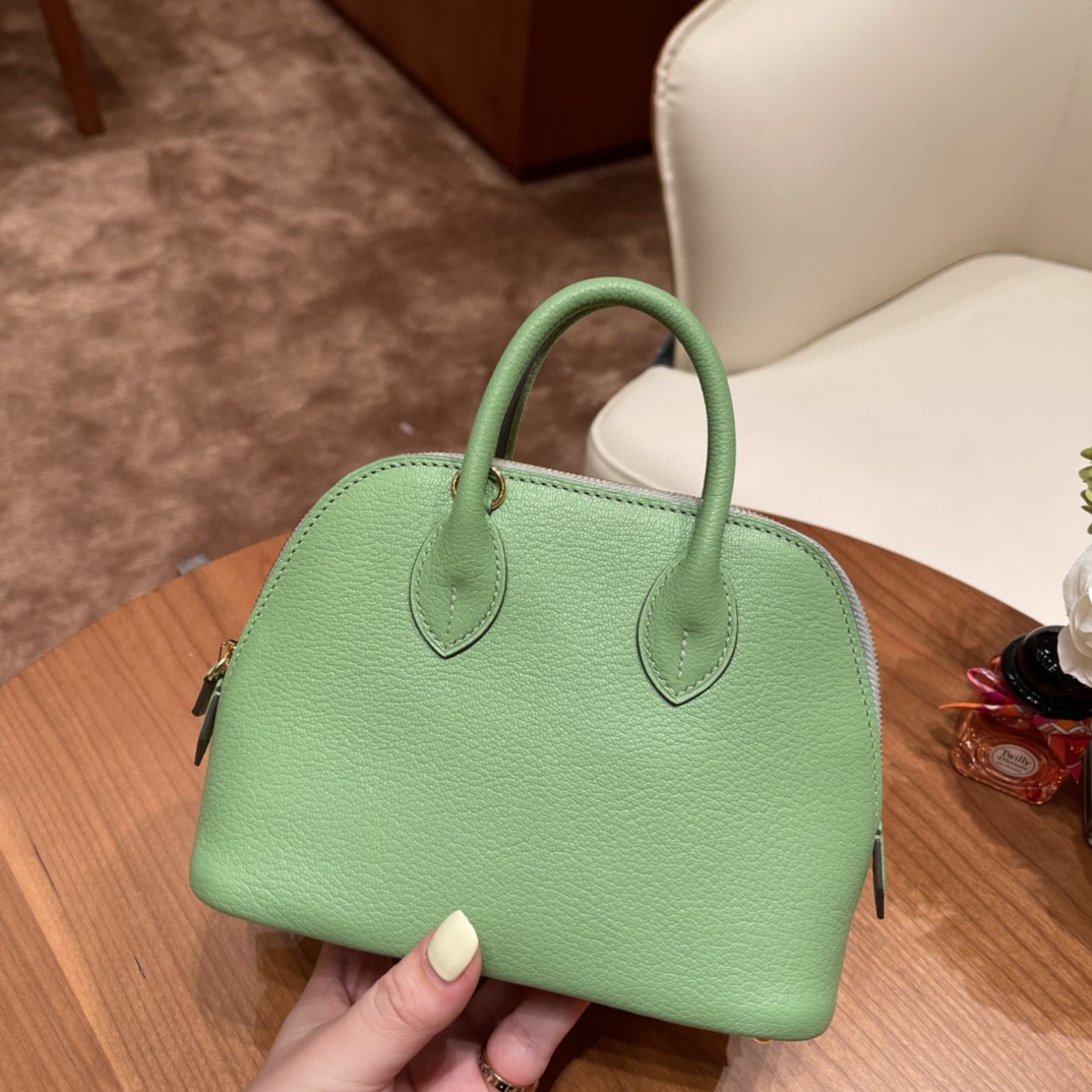HERMES 爱马仕 Mini Bolide  17cm 山羊皮  很可爱，低调优雅又大方的小包包，容量也很可观，可正式可休闲 3i 牛油果绿 金扣
