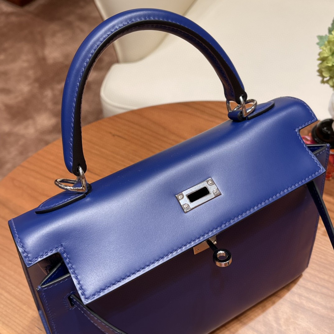 HERMES Kelly 25 box皮 box皮的质感跟光泽度 超赞 复古经典，适合传承 普皮之王实至名归 7T 电光蓝 银扣