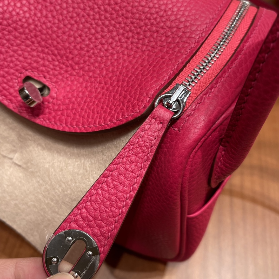香港HERMES 爱马仕官网 Mini Lindy tc皮 i6 极致粉 银扣