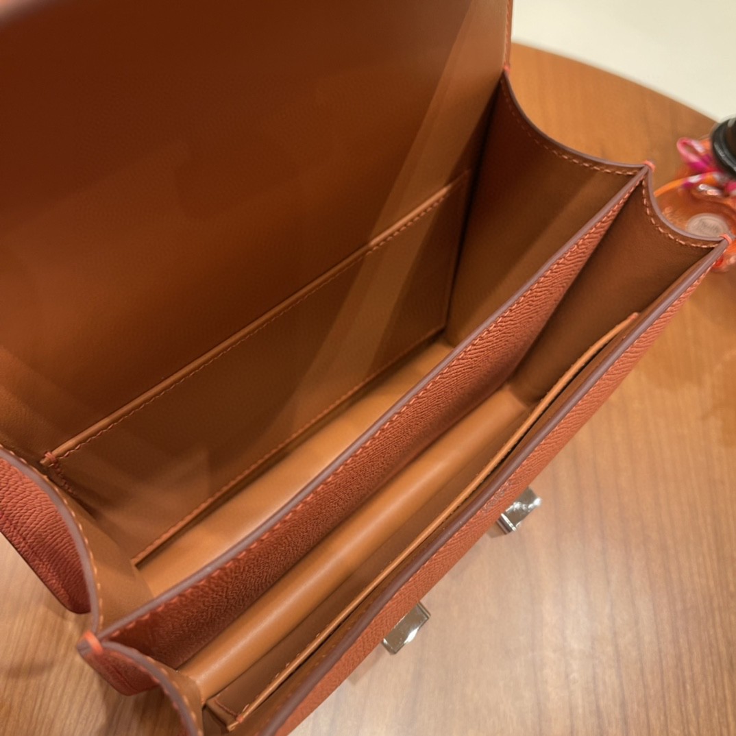 HERMES constance 康康包19 cm 小巧玲珑，大H标志极具个性， 出街旅游必备单品斜跨单肩，四季皆可搭配 3L 玫瑰粉 银扣