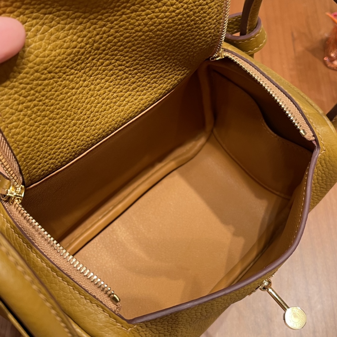 香港HERMES 爱马仕官网 Mini Lindy tc皮 2S 芝麻色 金扣