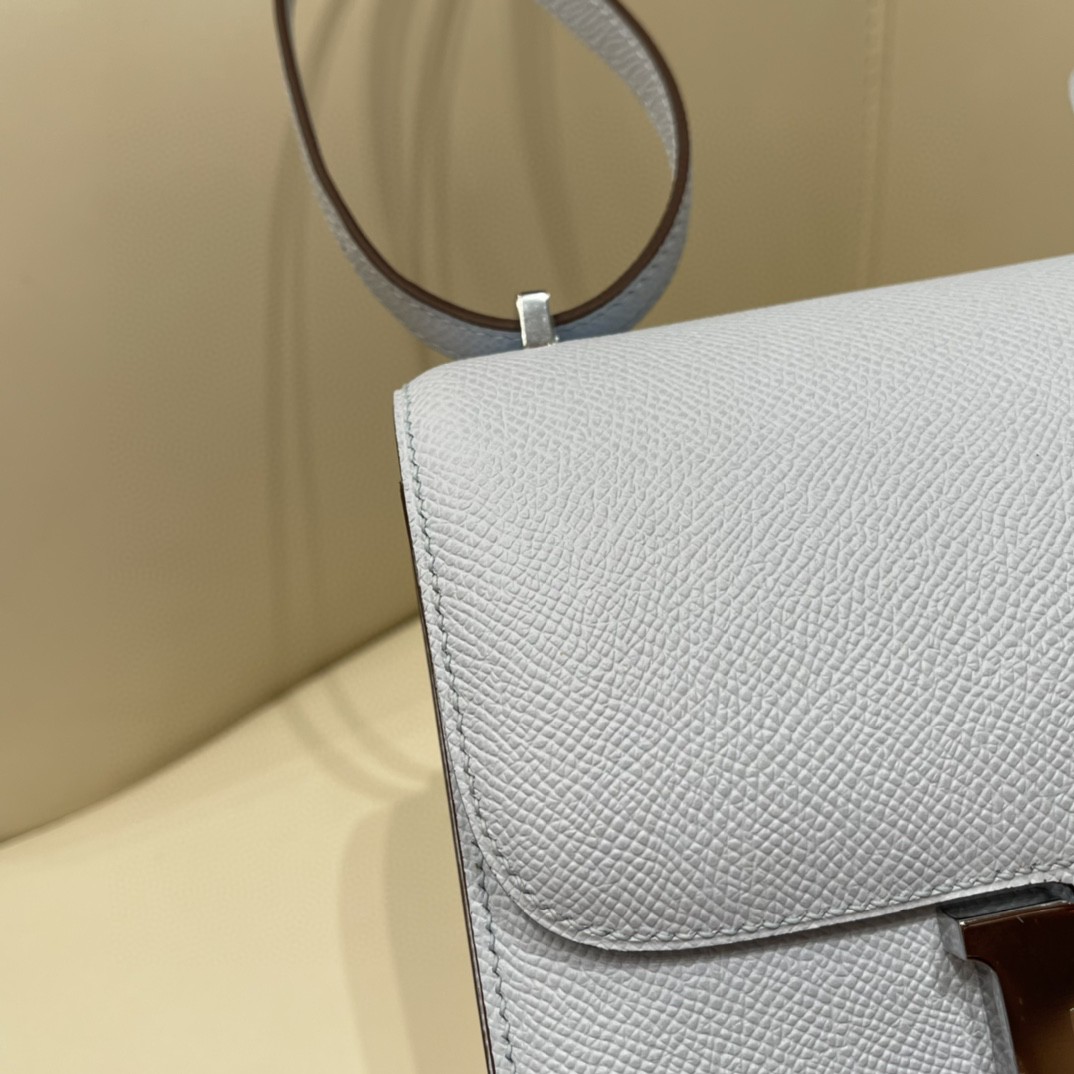 HERMES constance 康康包19 cm 小巧玲珑，大H标志极具个性， 出街旅游必备单品 斜跨单肩，四季皆可搭配 T0 雾霾蓝 银扣
