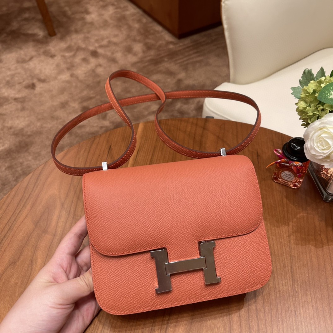 HERMES constance 康康包19 cm 小巧玲珑，大H标志极具个性， 出街旅游必备单品斜跨单肩，四季皆可搭配 3L 玫瑰粉 银扣