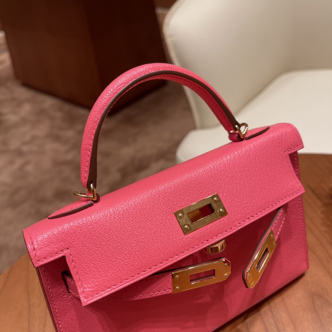 Hermes 爱马仕 Mini Kelly 二代 特别精致小巧，热销度 山羊 9D  唇膏粉 金扣