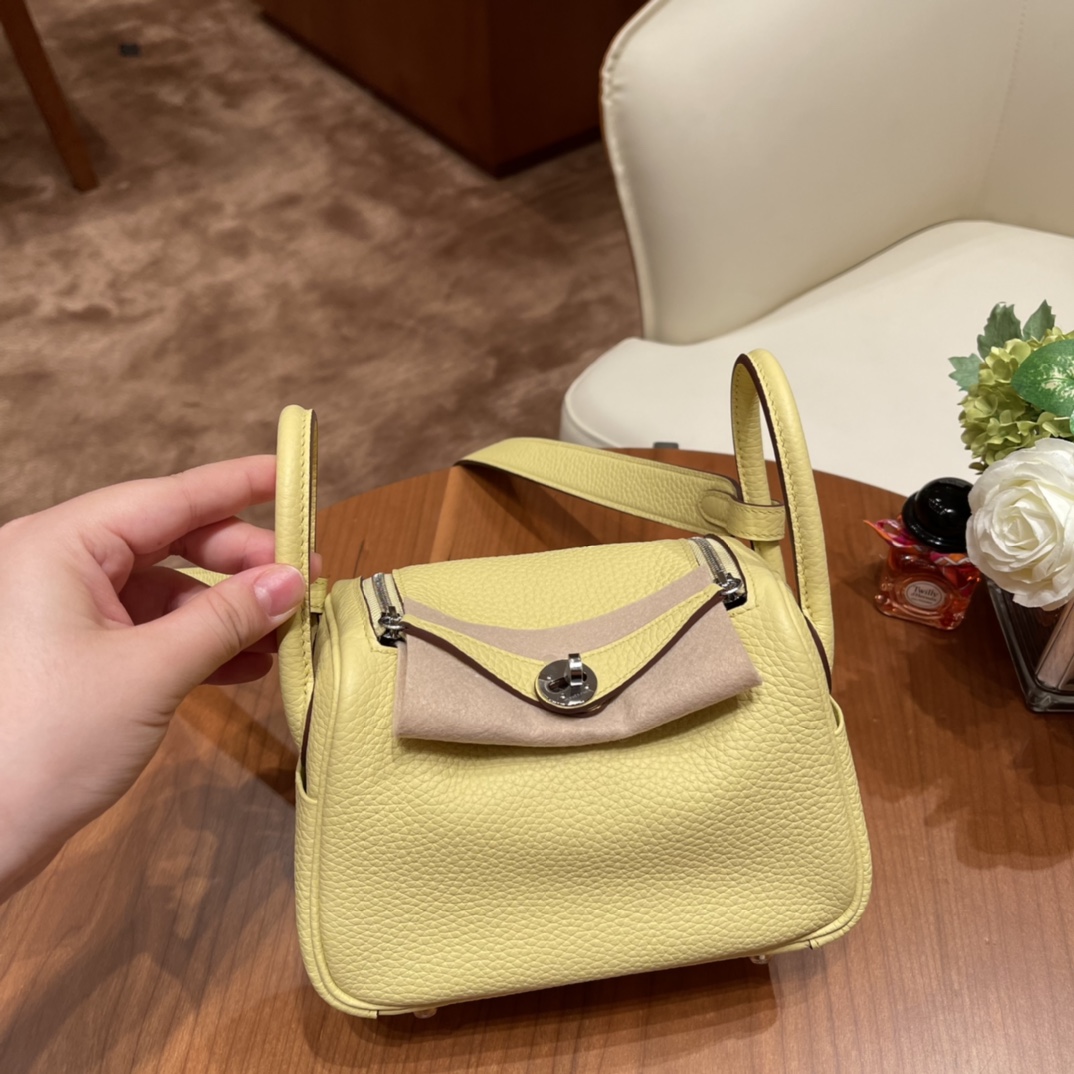 香港HERMES 爱马仕官网 Mini Lindy tc皮 1Z 小鸡黄 银扣