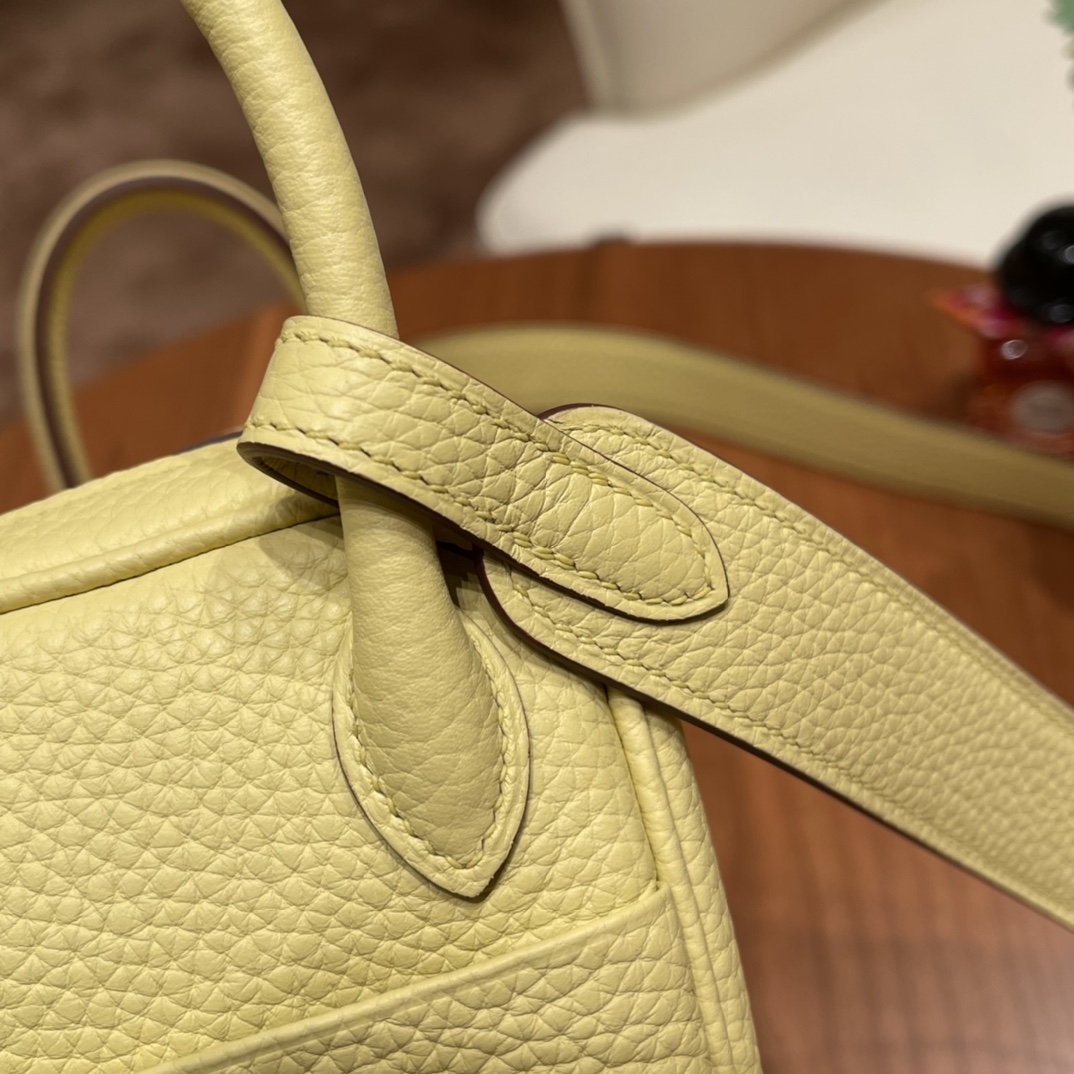 香港HERMES 爱马仕官网 Mini Lindy tc皮 1Z 小鸡黄 银扣