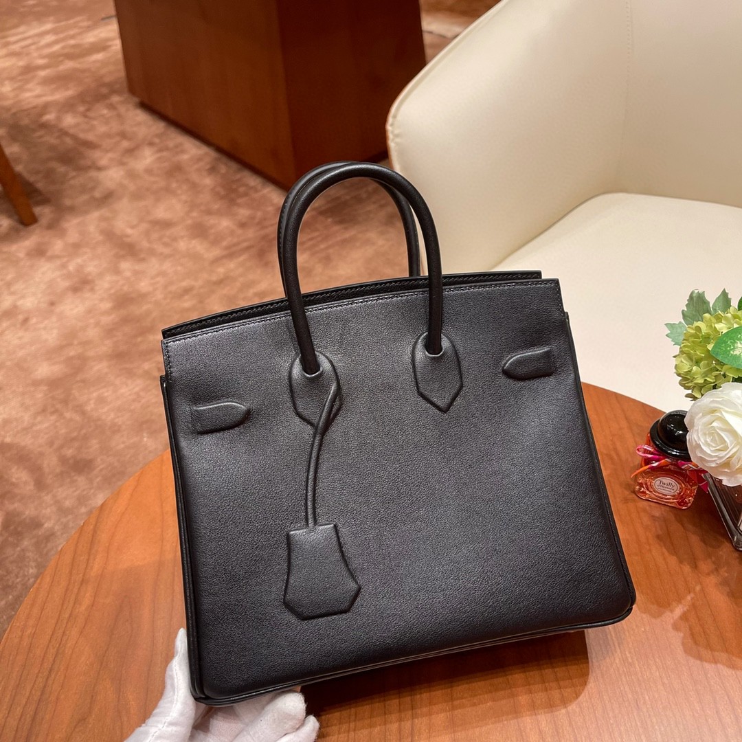爱马仕 25cm shadow 幻影包 一款外表没有五金的幻影包，外观非常特别，把birkin 的元素都都用浮雕方式保留下了 swift 皮 89 黑色
