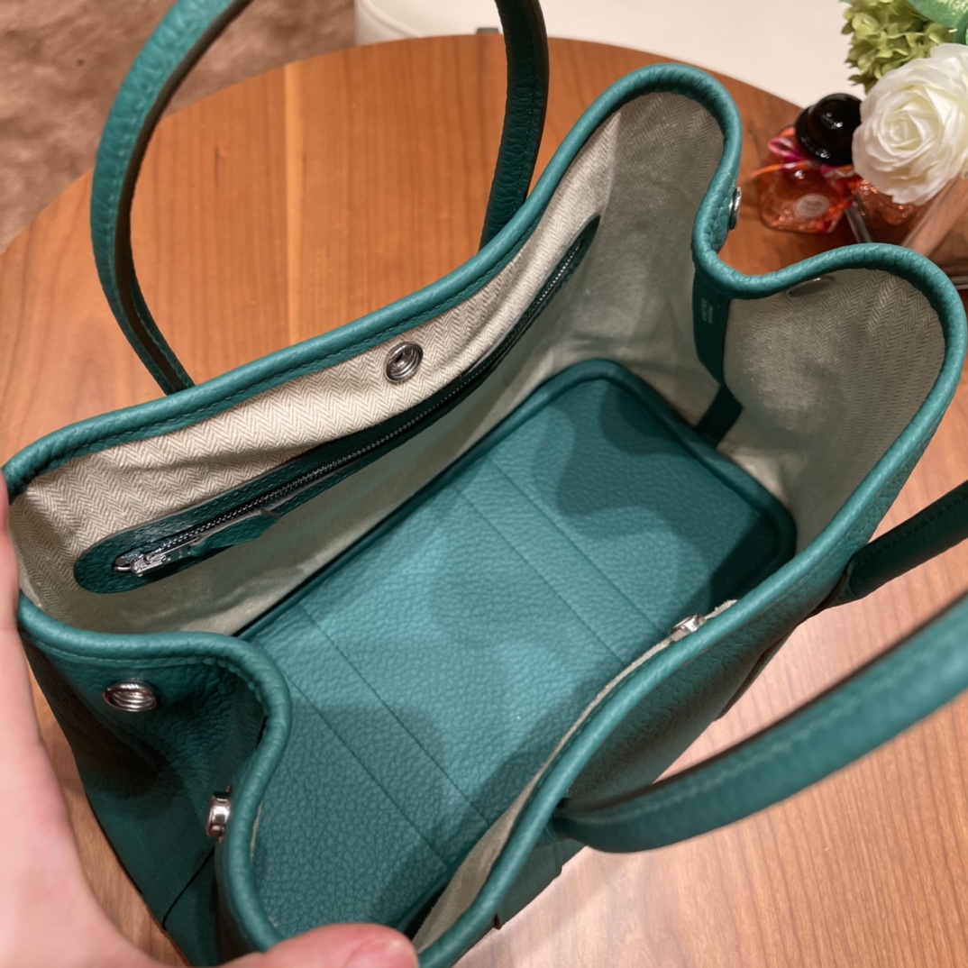 HERMES 爱马仕 Garden party /花园包  30 Negonda皮，耐用，容量可观，很适合通勤逛街又低调 U4 丝绒绿 银扣