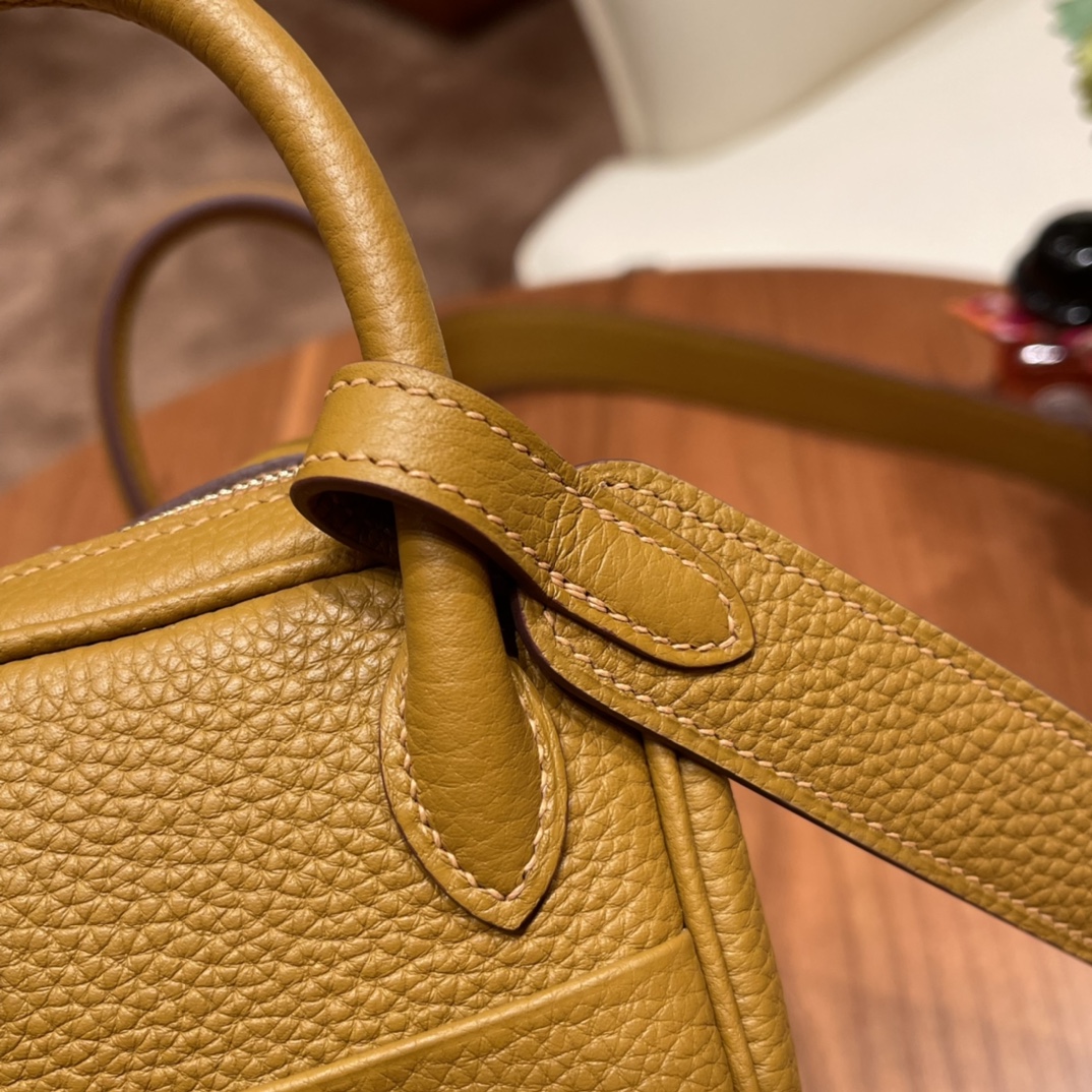 香港HERMES 爱马仕官网 Mini Lindy tc皮 2S 芝麻色 金扣