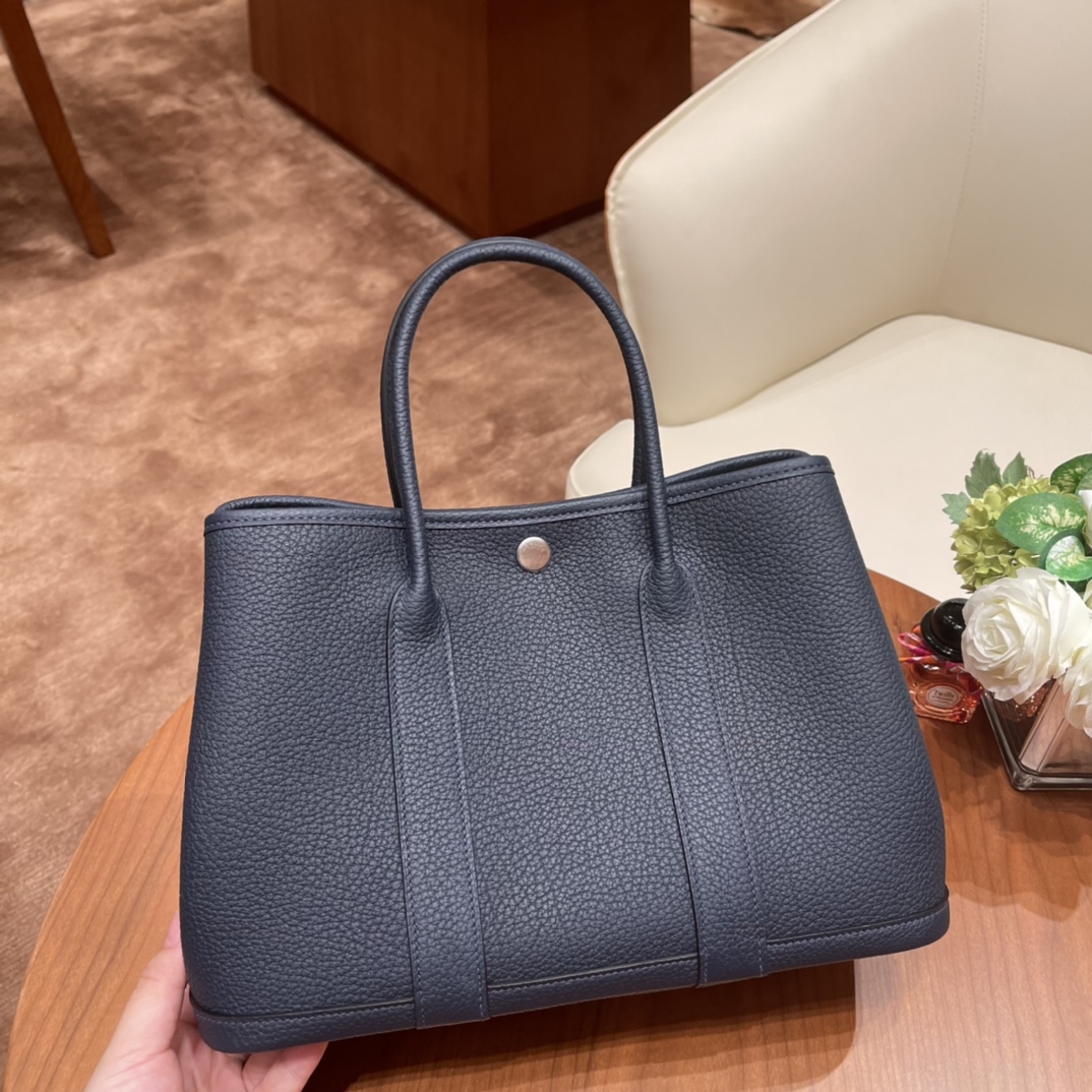 HERMES 爱马仕 Garden party /花园包  30 Negonda皮，耐用，容量可观，很适合通勤逛街又低调 2Z 午夜蓝 银扣