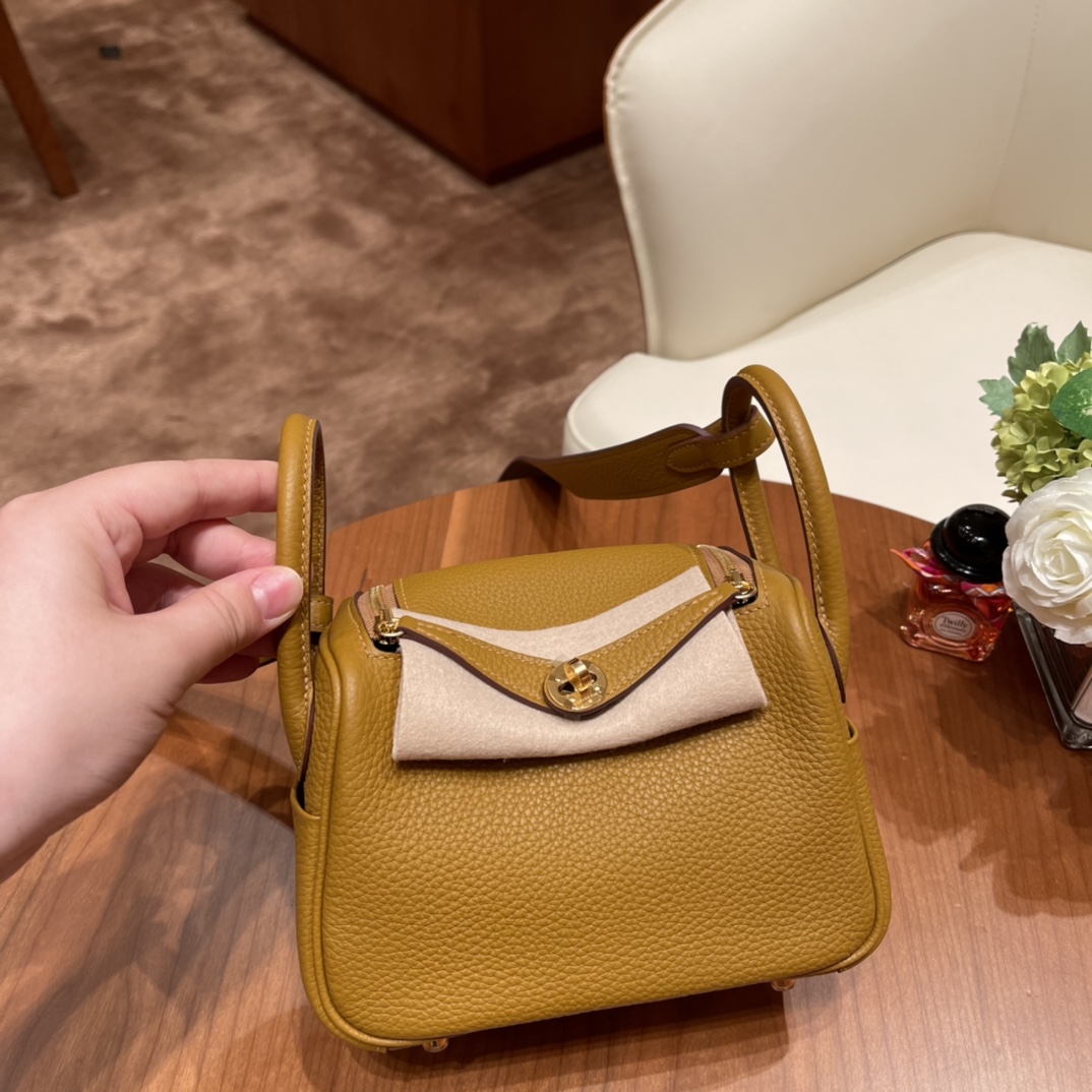香港HERMES 爱马仕官网 Mini Lindy tc皮 2S 芝麻色 金扣
