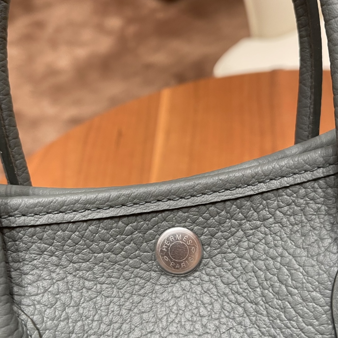HERMES 爱马仕 Garden party /花园包 30 country 皮，耐用，容量可观，很适合通勤逛街又低调 63 杏绿 银扣