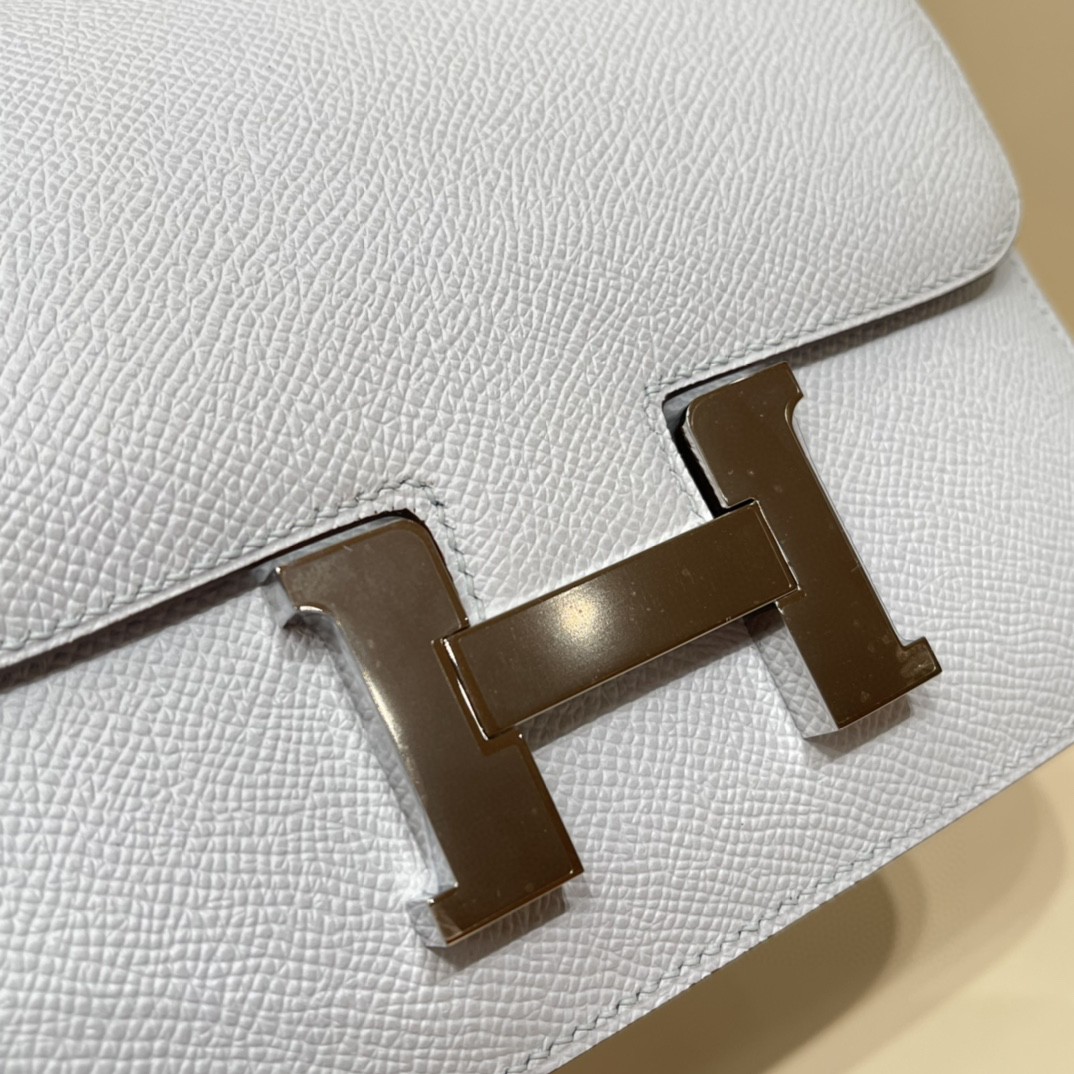 HERMES constance 康康包19 cm 小巧玲珑，大H标志极具个性， 出街旅游必备单品 斜跨单肩，四季皆可搭配 T0 雾霾蓝 银扣
