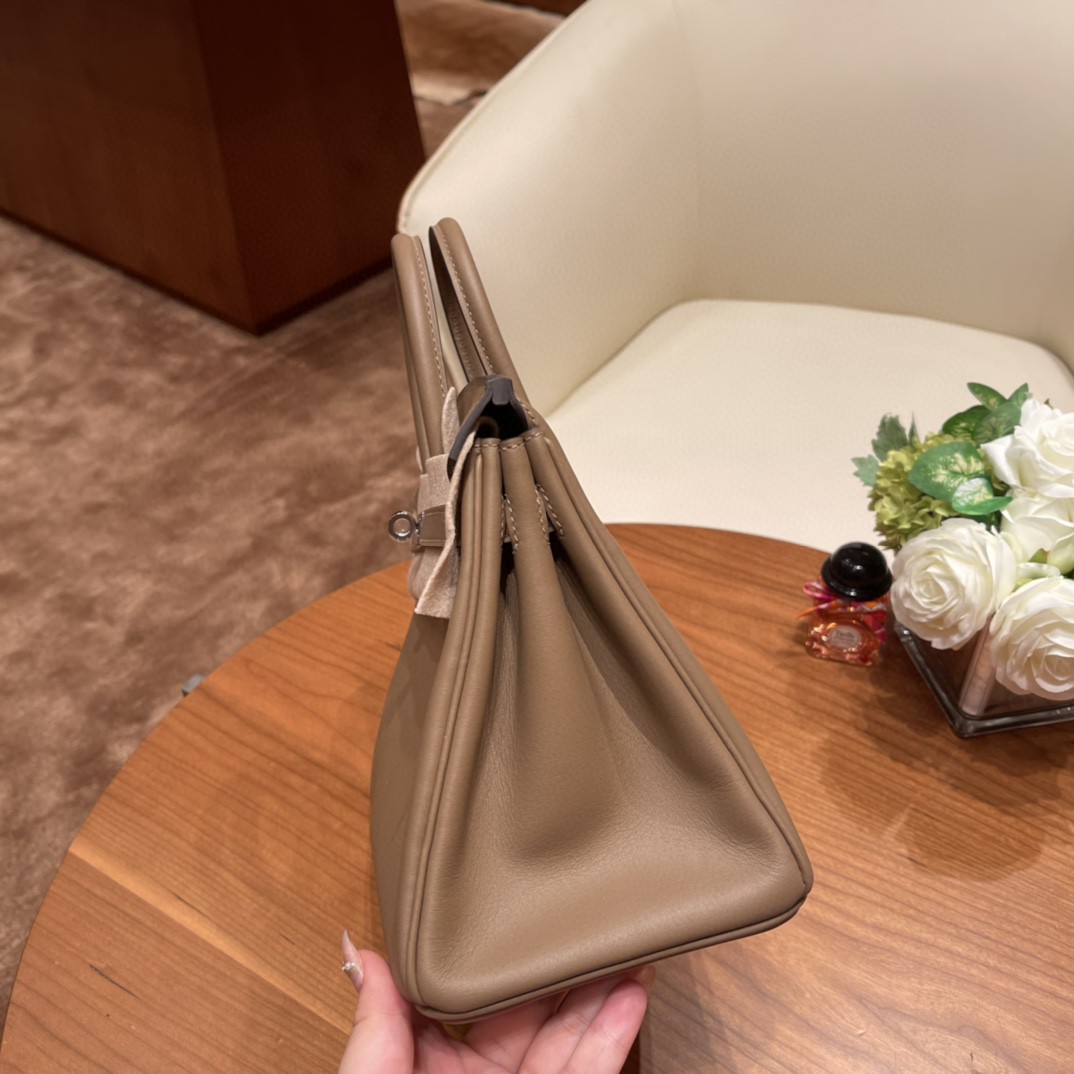 HERMES 25 birkin  新皮Jonathan 皮 ，swift 的升级版， 比swift 皮细腻点 立挺点 D0 威马犬 银扣 高级感满满的