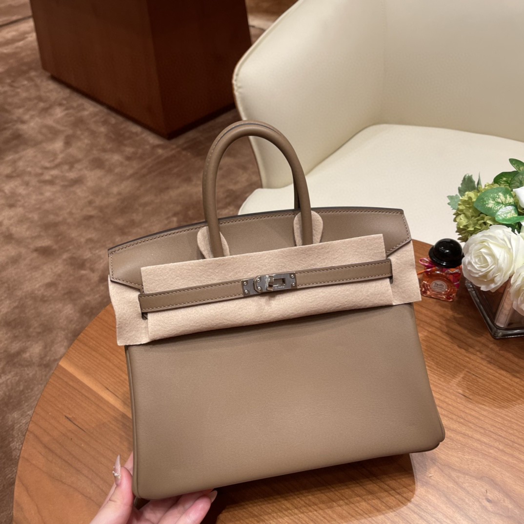 HERMES 25 birkin  新皮Jonathan 皮 ，swift 的升级版， 比swift 皮细腻点 立挺点 D0 威马犬 银扣 高级感满满的