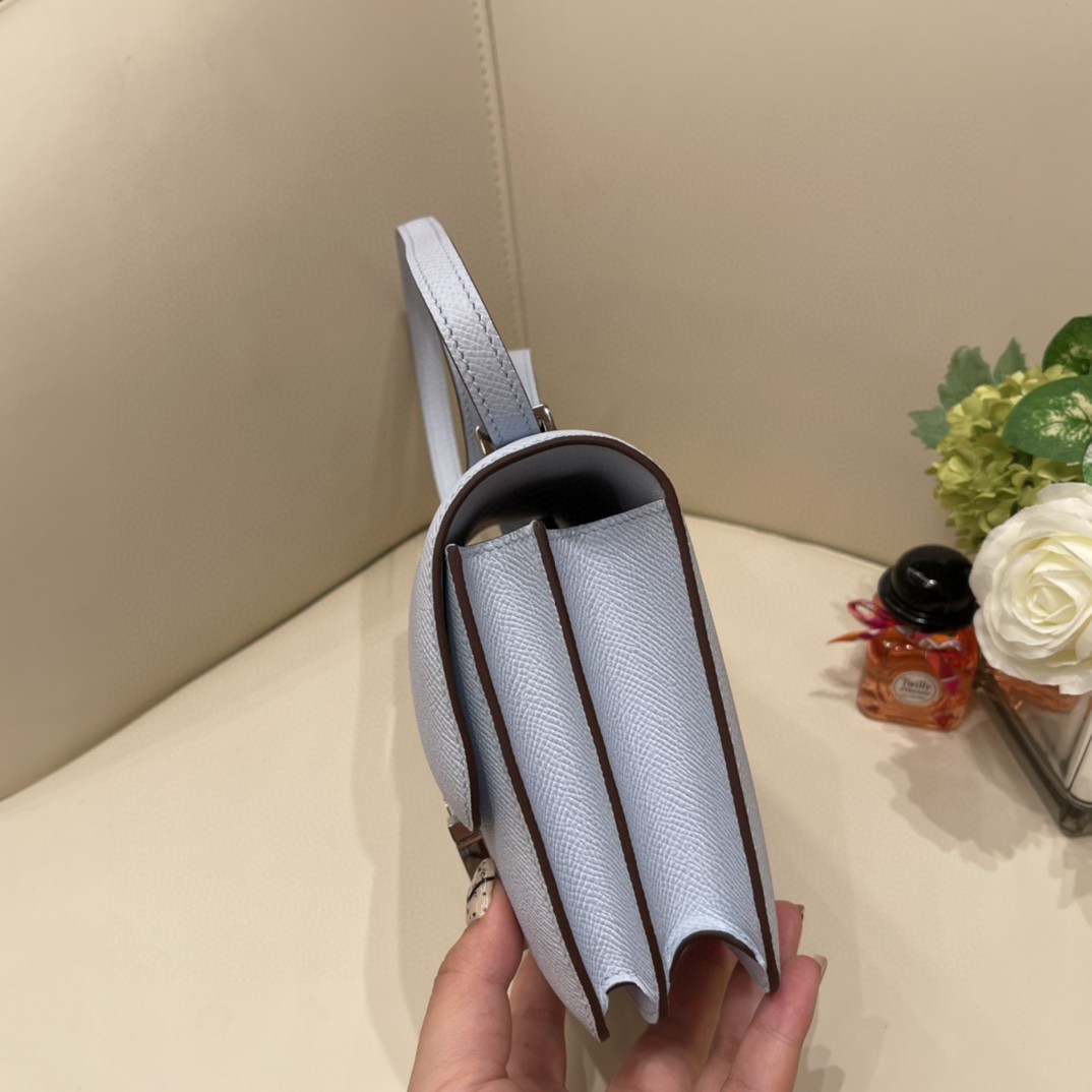 HERMES constance 康康包19 cm 小巧玲珑，大H标志极具个性， 出街旅游必备单品 斜跨单肩，四季皆可搭配 T0 雾霾蓝 银扣