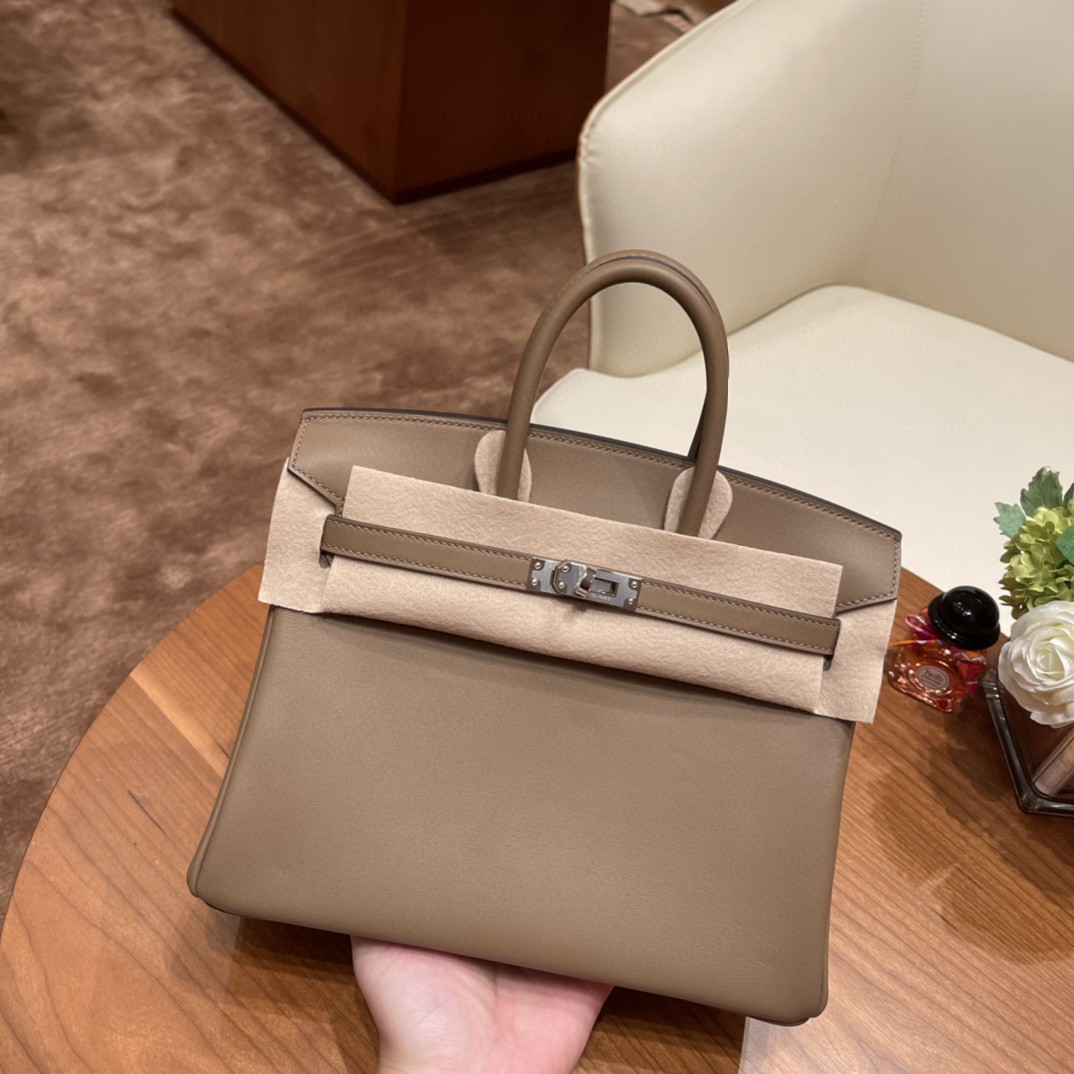 HERMES 25 birkin  新皮Jonathan 皮 ，swift 的升级版， 比swift 皮细腻点 立挺点 D0 威马犬 银扣 高级感满满的
