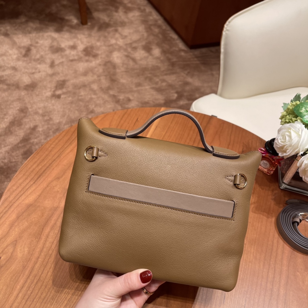HERMES 爱马仕 mini 24-24 多用法 evercolor 跟swift 的结合 皮质柔软 容量可观 D0 威马犬黄 大象灰 金扣