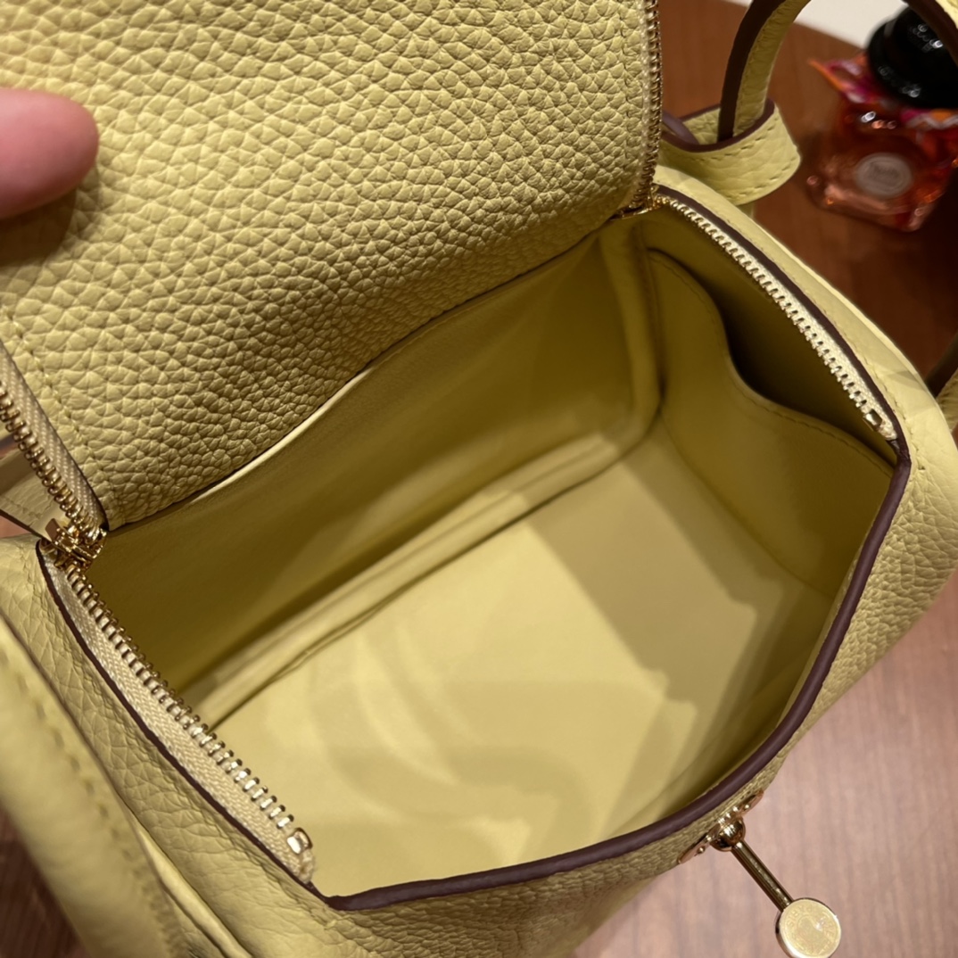 香港HERMES 爱马仕官网 Mini Lindy tc皮 1Z 小鸡黄 金扣