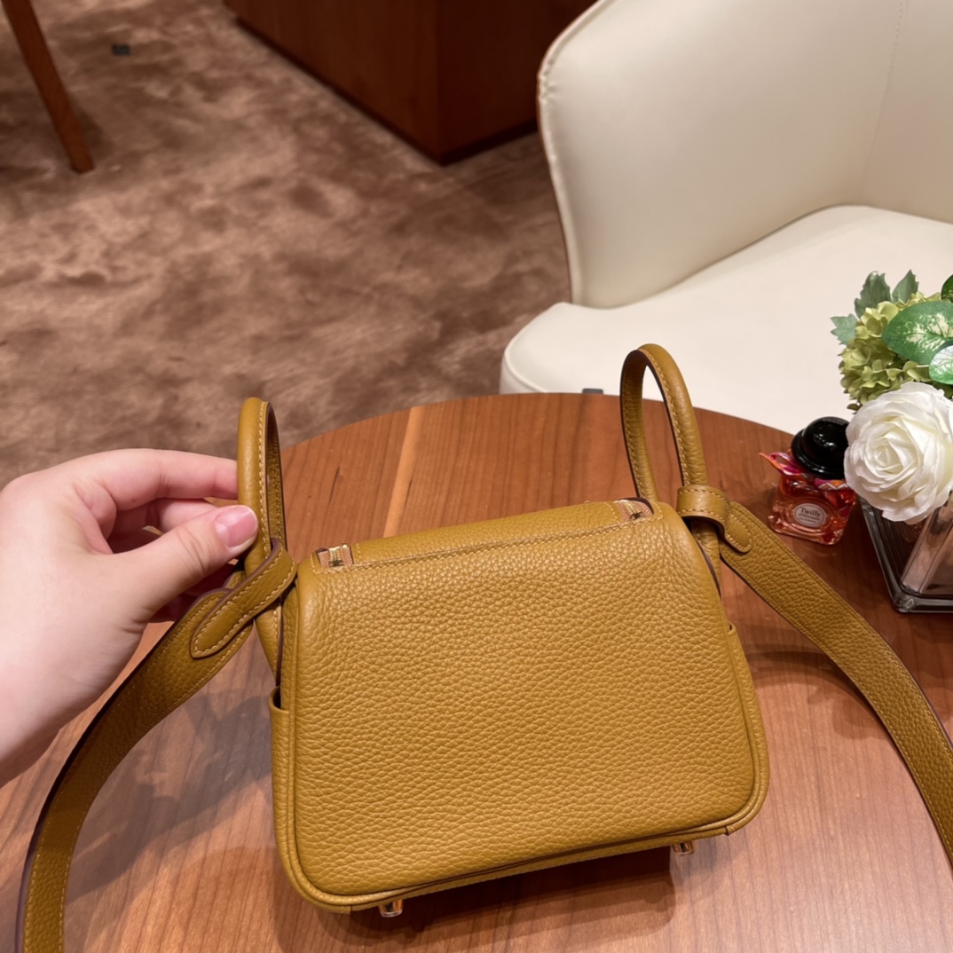 香港HERMES 爱马仕官网 Mini Lindy tc皮 2S 芝麻色 金扣