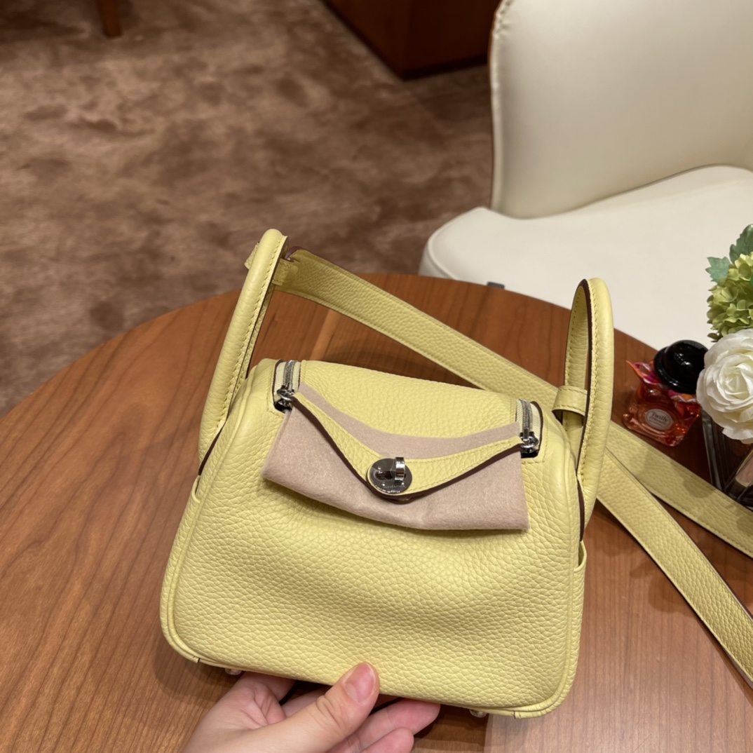 香港HERMES 爱马仕官网 Mini Lindy tc皮 1Z 小鸡黄 银扣