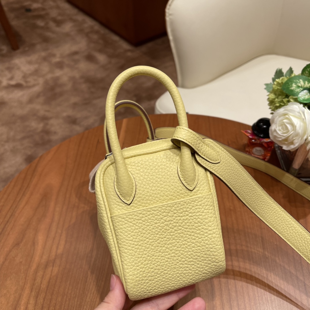 香港HERMES 爱马仕官网 Mini Lindy tc皮 1Z 小鸡黄 银扣