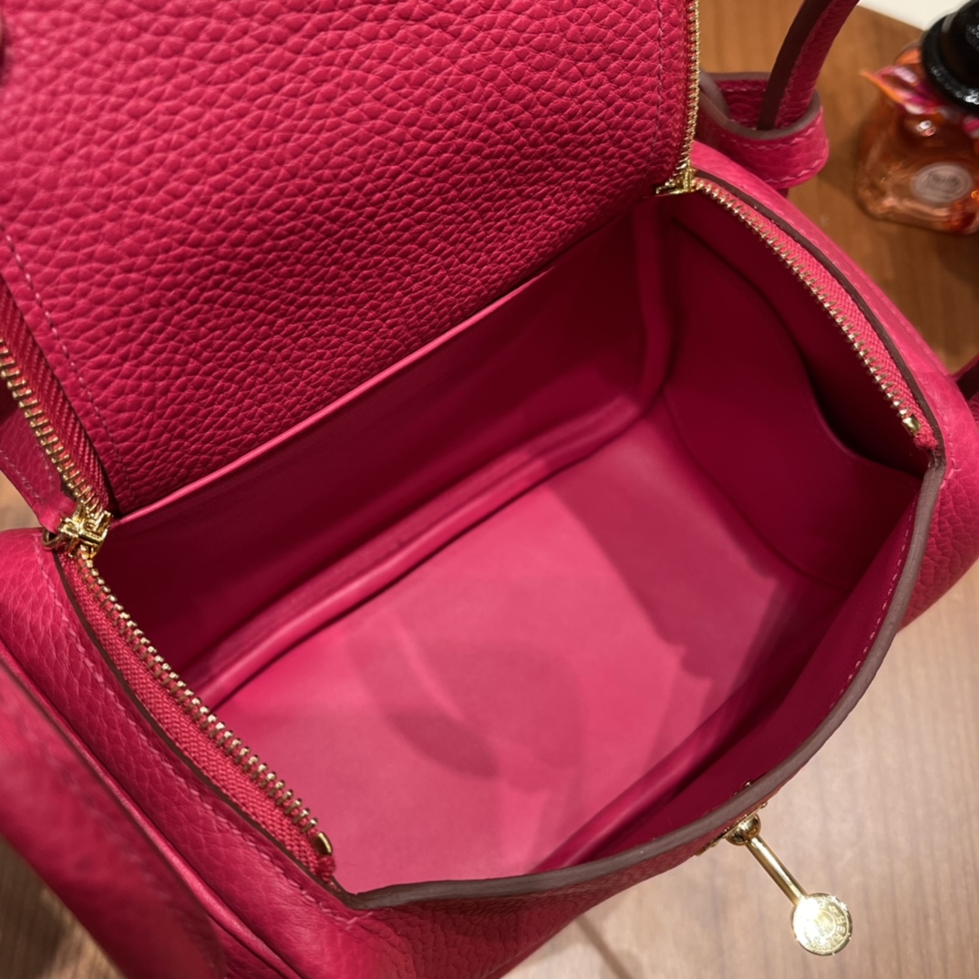 香港HERMES 爱马仕官网 Mini Lindy tc皮 i6 极致粉 金扣