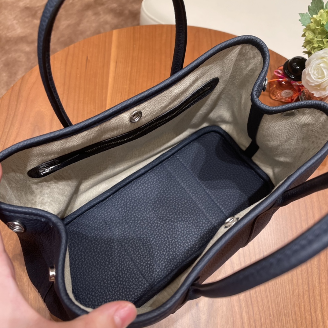 HERMES 爱马仕 Garden party /花园包  30 Negonda皮，耐用，容量可观，很适合通勤逛街又低调 2Z 午夜蓝 银扣