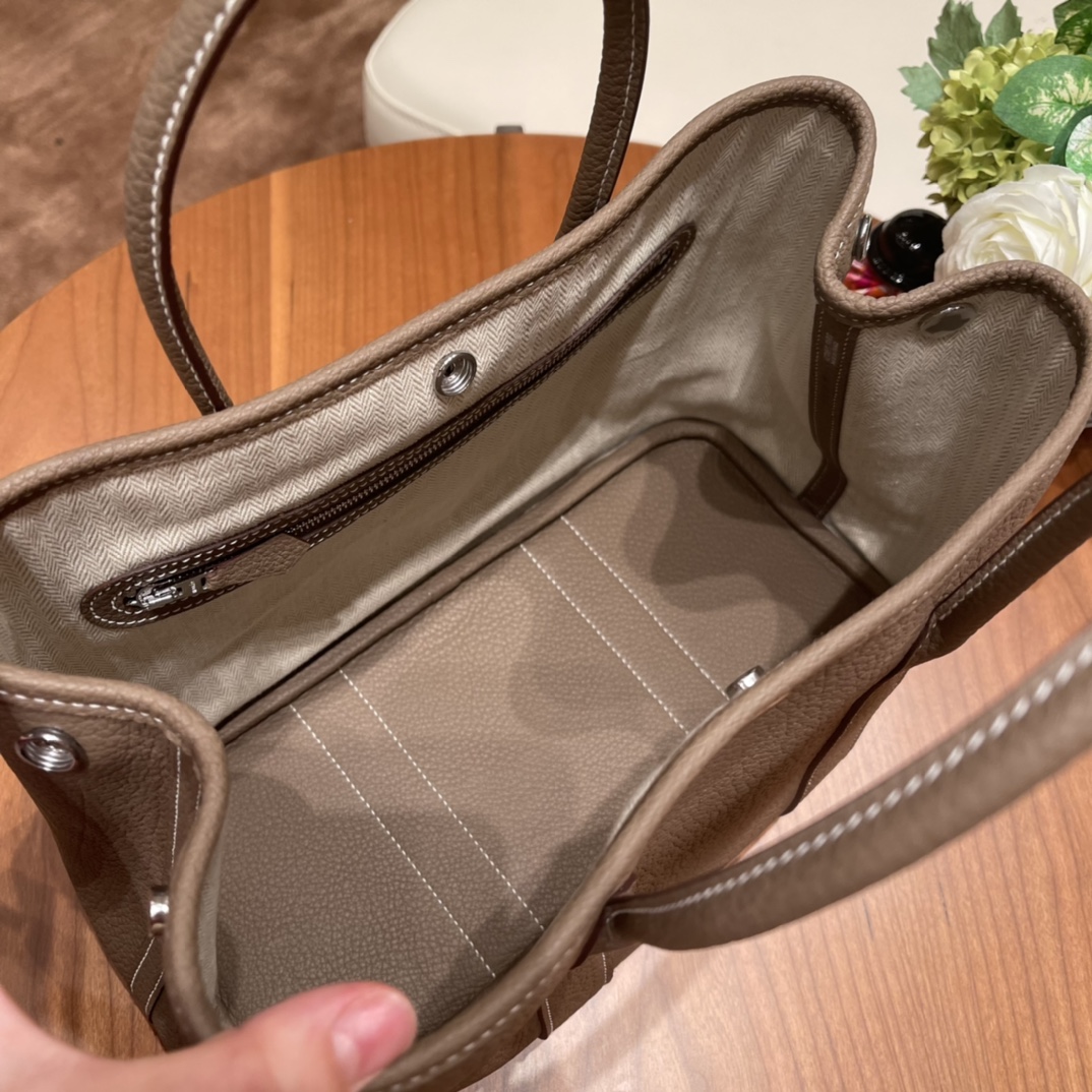 HERMES 爱马仕 Garden party /花园包  30 country 皮，耐用，容量可观，很适合通勤逛街又低调 18 大象灰 银扣